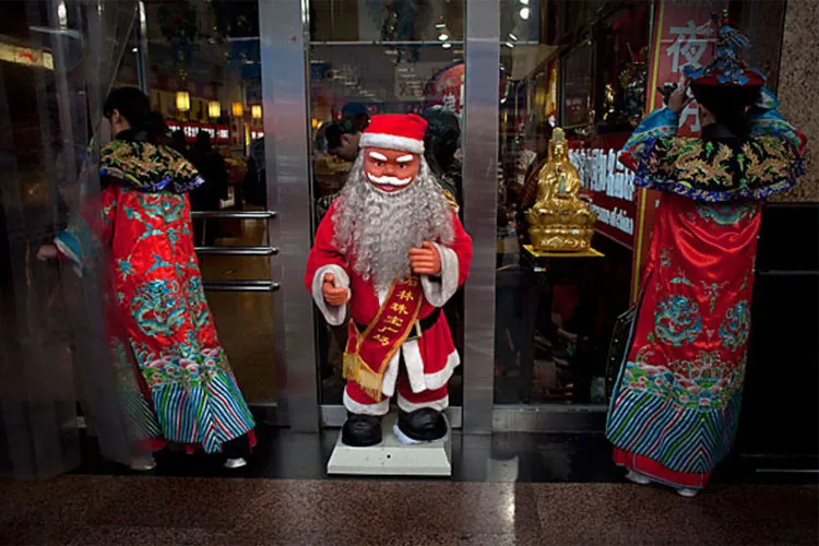 Chinese city Langfang in Hebei province bans Christmas sales and decorations- India TV Hindi
