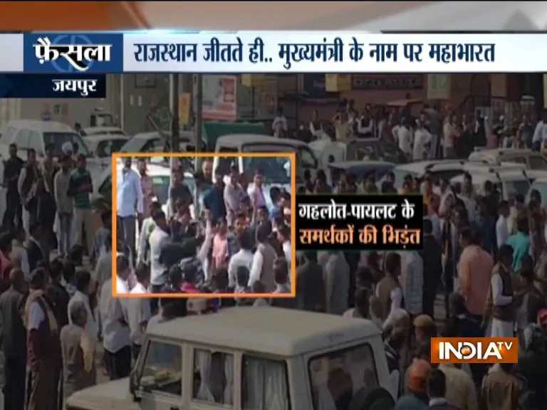 Pilot and Gehlot supporters clashes in Jaipur- India TV Hindi