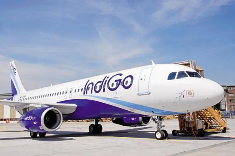 बम रखे होने की धमकी के बाद इंडिगो के विमान को उड़ान भरने से रोका गया- India TV Hindi