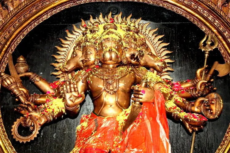 Worship in Lord Hanuman Temple - India TV Hindi