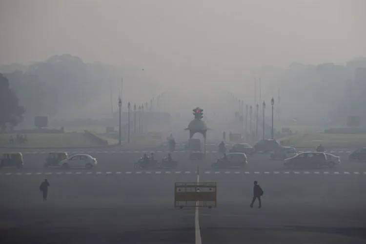 Delhi's air quality remains 'severe' for the fourth consecutive day | PTI File- India TV Hindi