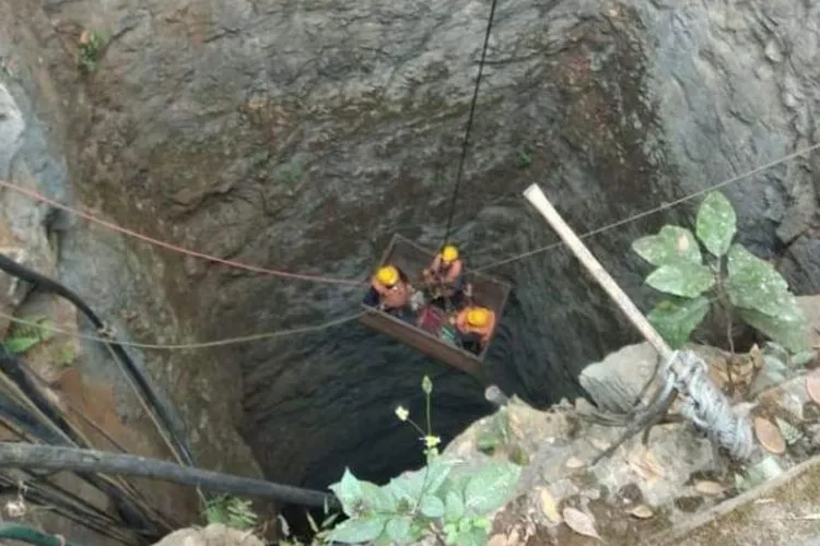 Meghalaya: Rescuers from private firm reach mine site; IAF, Coal India teams to reach today | PTI- India TV Hindi