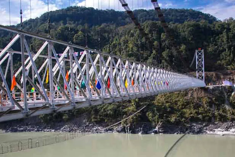 अरुणाचल में देश का सबसे लंबा सिंगल-लेन स्टील केबल सस्पेंशन पुल खुला- India TV Hindi