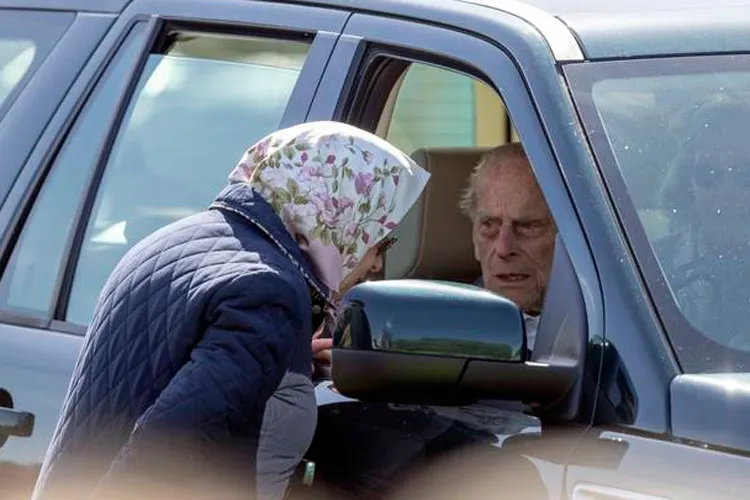 Britain: Prince Philip involved in car accident near...- India TV Hindi