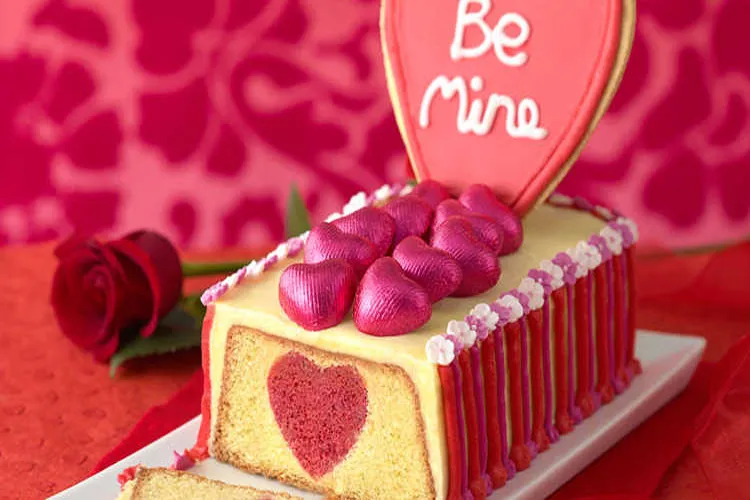valentine cake- India TV Hindi