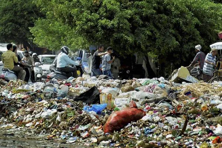 दिल्ली में हर साल पैदा होता है 40 लाख टन कचरा, तेज गति से हो रही है वृद्धि! | PTI File- India TV Hindi