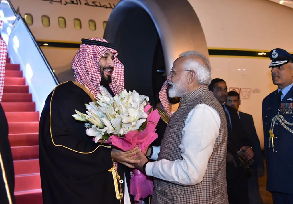 Saudi Crown Prince gets warm welcome by PM Modi on arrival...- India TV Hindi