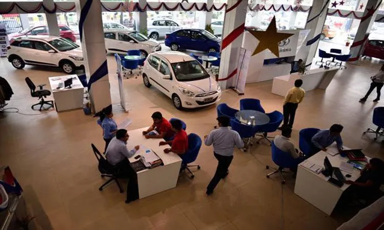 Car sale decline in februry- India TV Paisa