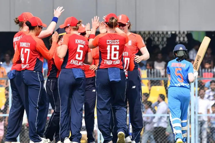 INDW vs ENGW: India beat by 1 run, England 3-0 to clean sweep- India TV Hindi