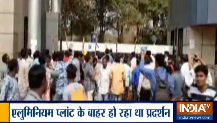 ओडिशा: पुलिस और पब्लिक के बीच भिड़ंत, झड़प में 2 लोगों की मौत कई घायल- India TV Hindi