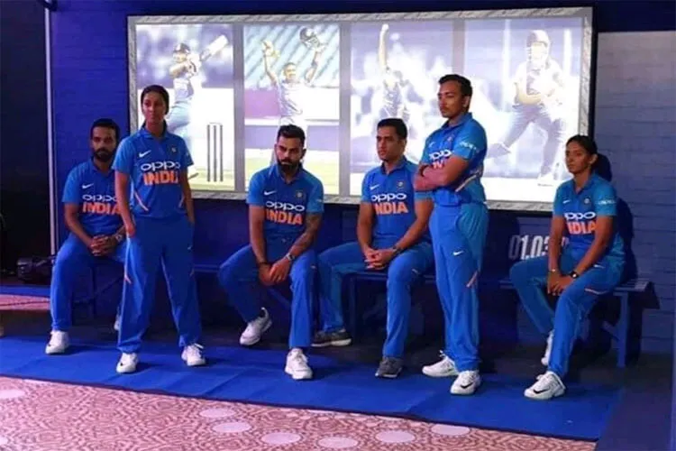 वर्ल्ड कप के लिए भारतीय टीम की जर्सी लांच, एमएस धोनी ने अपने बयान से जीता सभी का दिल- India TV Hindi
