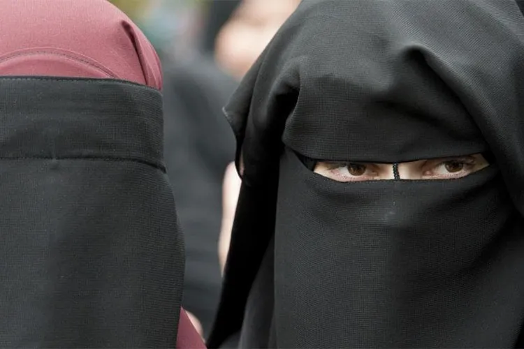 Sri Lanka may ban burqa following Easter terror attacks, says reports- India TV Hindi