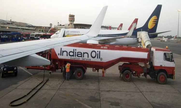 indian IOC cuts fuel supplies to Jet Airwaysoil- India TV Paisa