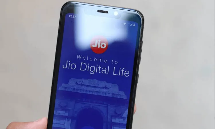 Jio tops 4G download, Vodafone upload speed in March- India TV Paisa