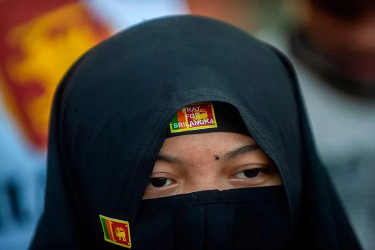 Sri Lanka bans burqas for 'public protection' after bomb attacks- India TV Hindi