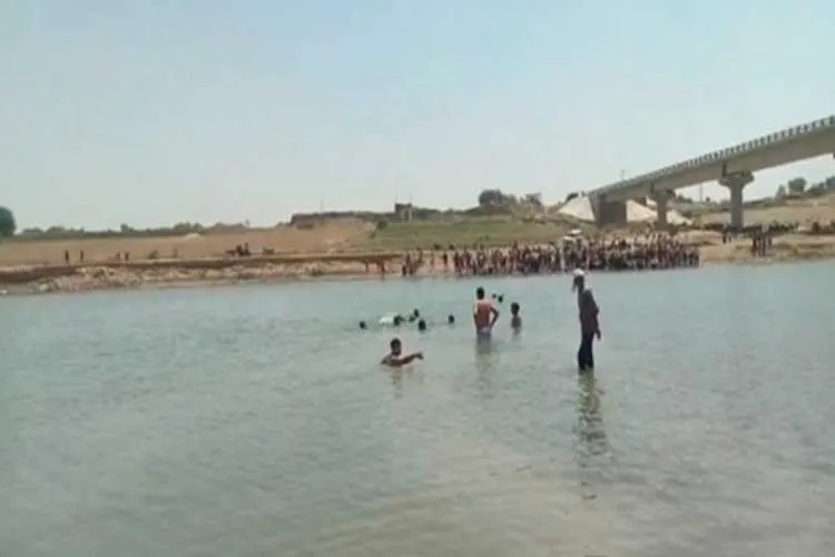 5 youth death due to drowning in sindh river- India TV Hindi