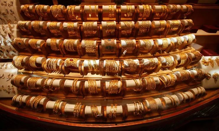 Gold climbs Rs 200 on jewellers buying, silver also firms up- India TV Paisa