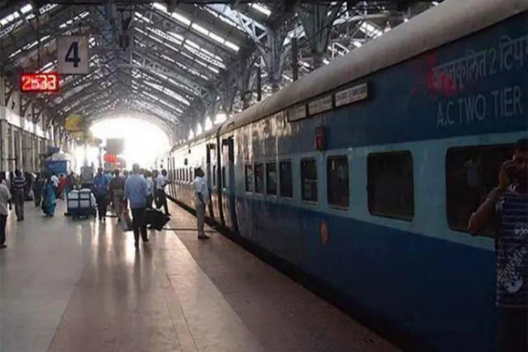 indian railway cancel more than 50 trains- India TV Paisa