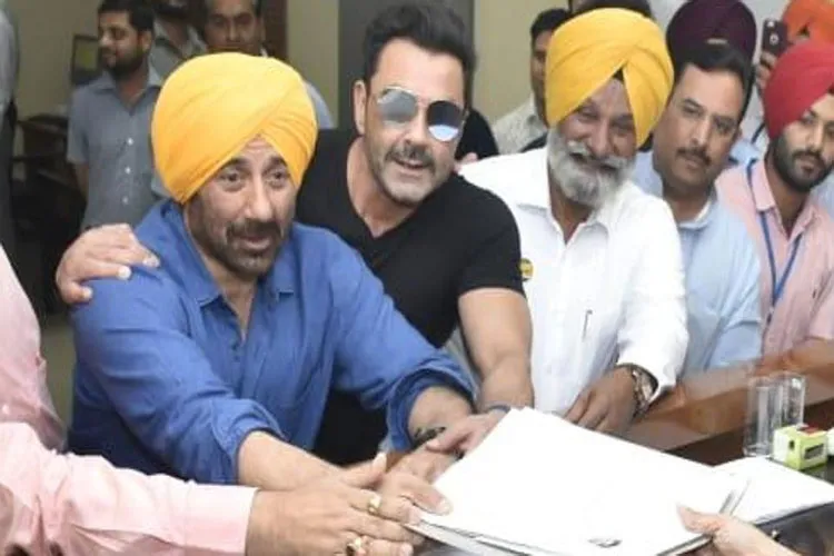 Sunny Deol's car met with a accident, he is said to be unhurt - India TV Hindi