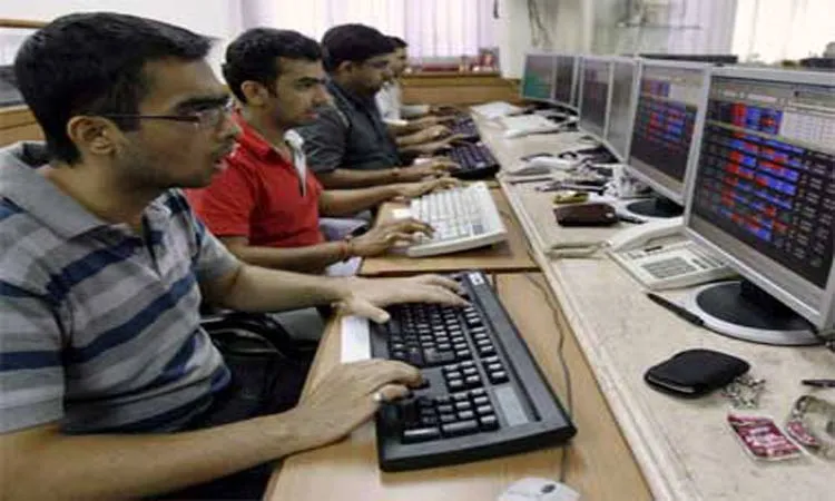 Sensex dives 554 pts despite RBI rate cut; financial stocks crack- India TV Paisa