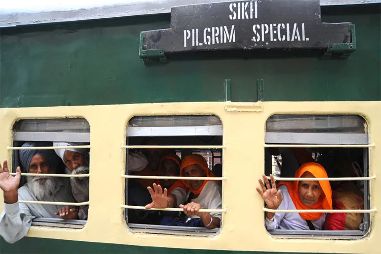 Pakistan train- India TV Hindi
