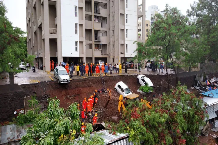 Kondhwa wall collapse- India TV Hindi