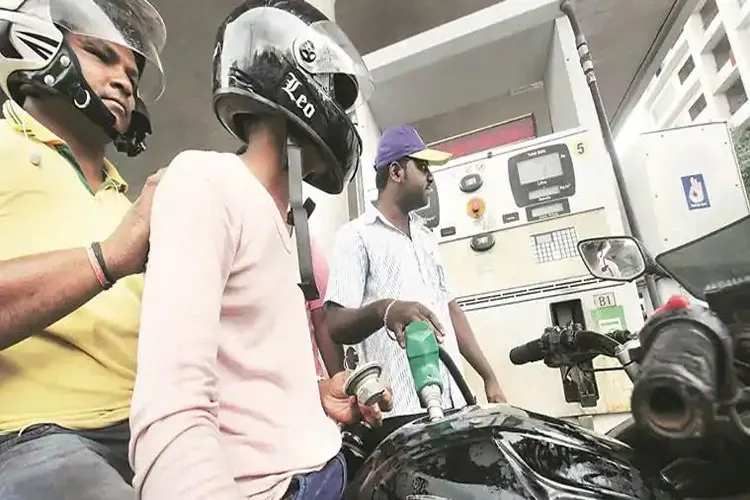 No Helmet No Petrol- India TV Hindi