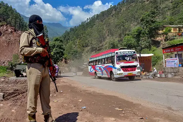'अमरनाथ यात्रा सुरक्षा कश्मीर के लोगों के खिलाफ'- India TV Hindi