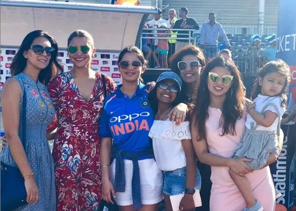 भारतीय टीम के खिलाड़ियों की पत्नियां और गर्लफ्रेंड- India TV Hindi