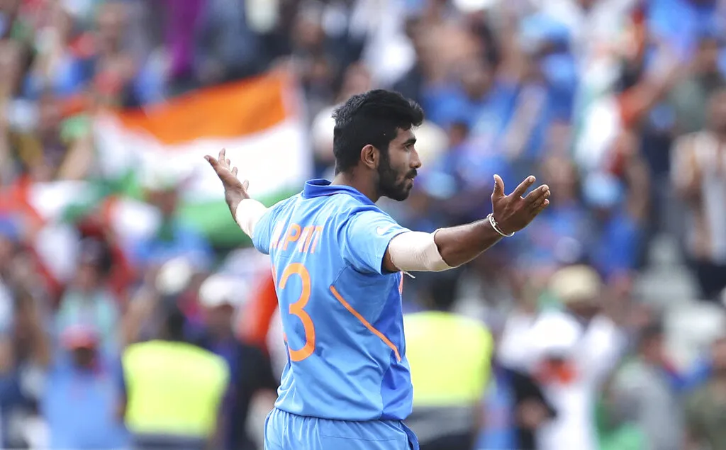 वर्ल्ड कप 2019: विपक्षी गेंदबाजों से भी सीख रहे हैं जसप्रीत बुमराह और मिचेल स्टार्क- India TV Hindi