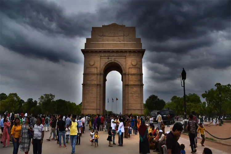 Delhi Weather Update, IMD says rainfall likely on Tuesday- India TV Hindi