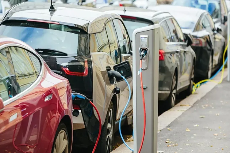 GST Council to decide on tax cut on electric vehicles this week- India TV Paisa