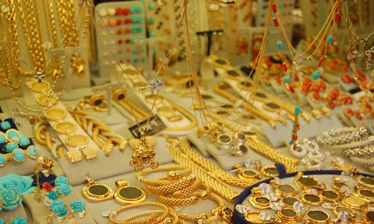 Gold prices zoom Rs 590 on custom duty hike- India TV Paisa