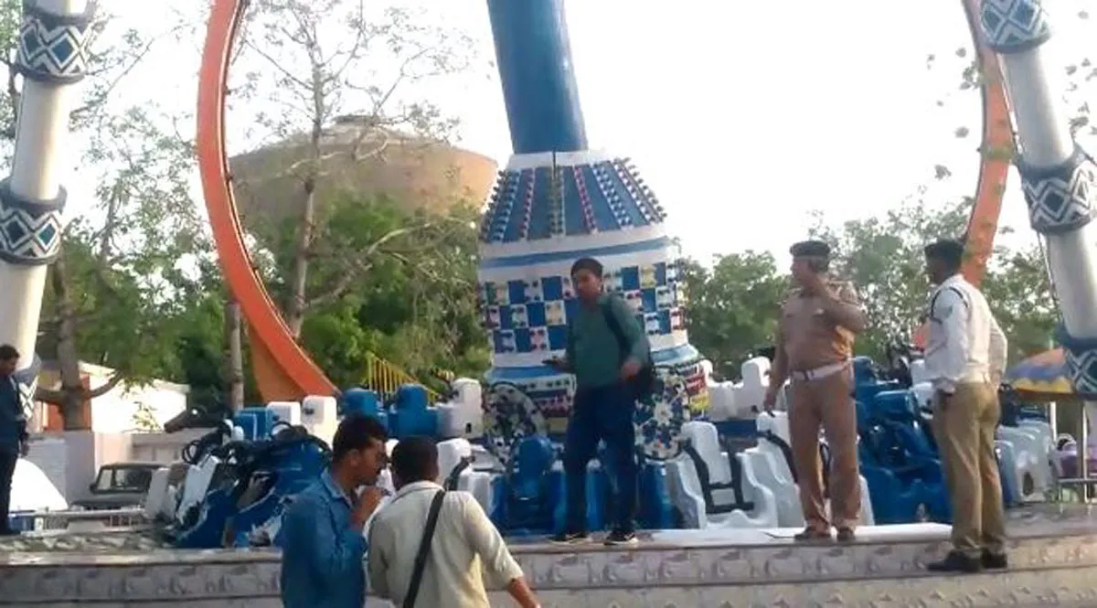 Kankaria adventure park ride breaks down in Gujarat's...- India TV Hindi