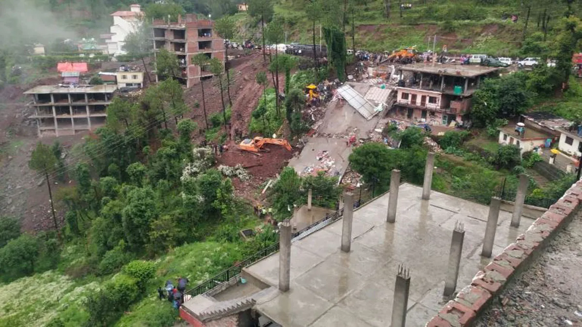 Building collapses in Himachal Pradesh's Solan- India TV Hindi