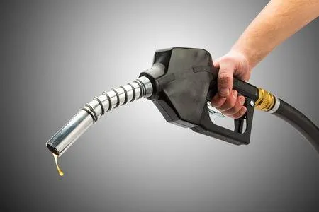 Noida: Petrol pump sealed for overcharging- India TV Paisa
