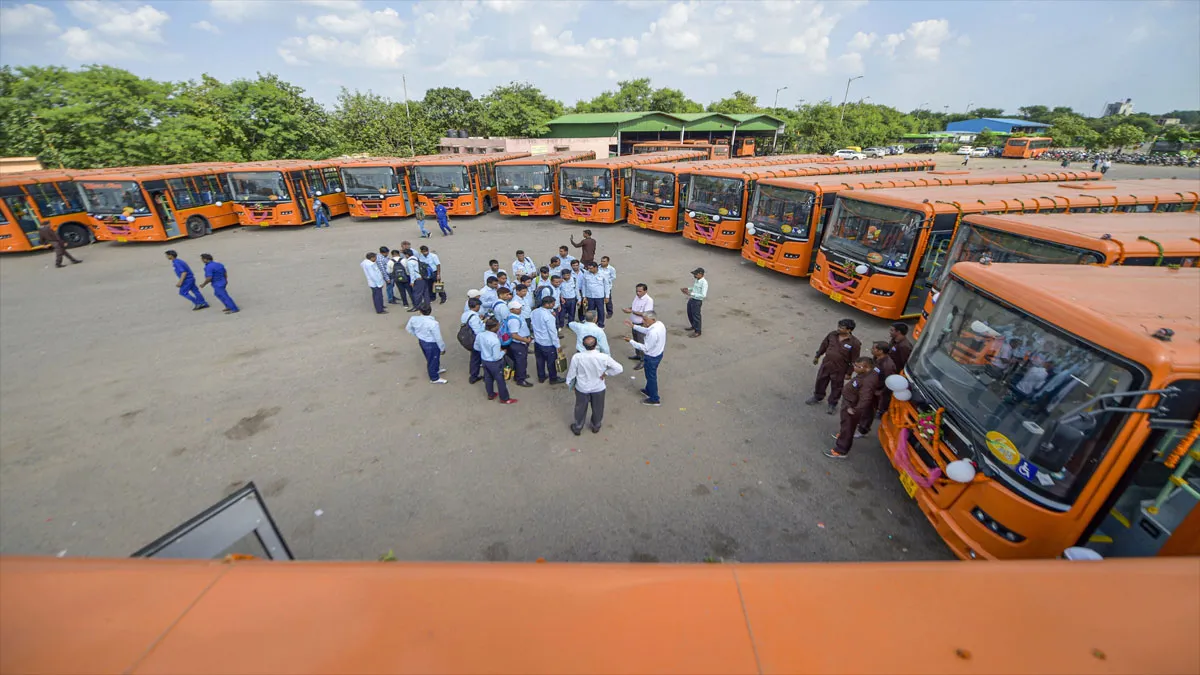 After seven year wait, Delhiites to get 3,000 buses in 7...- India TV Hindi