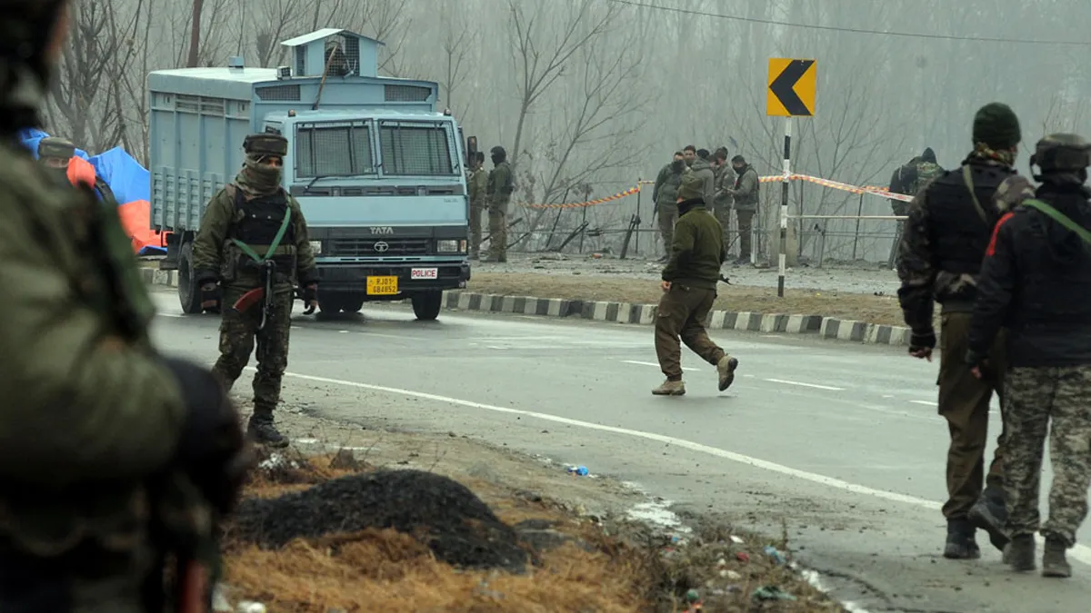 गृह मंत्रालय ने माना, कश्मीर में शरारती तत्वों ने किया था पथराव, बलों ने नहीं की गोलीबारी- India TV Hindi
