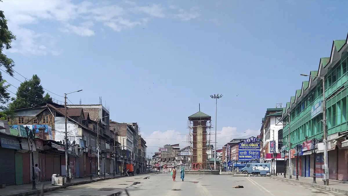 15 दिन बाद खुला श्रीनगर का लाल चौक, हटाए गए कंटीले तार- India TV Hindi