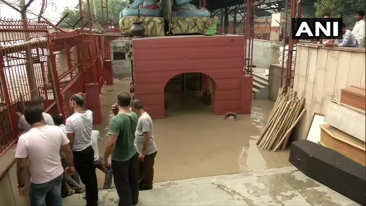 Yamuna Water Level: Water from overflowing Yamuna river enters Nigambodh Ghat Live Updates- India TV Hindi