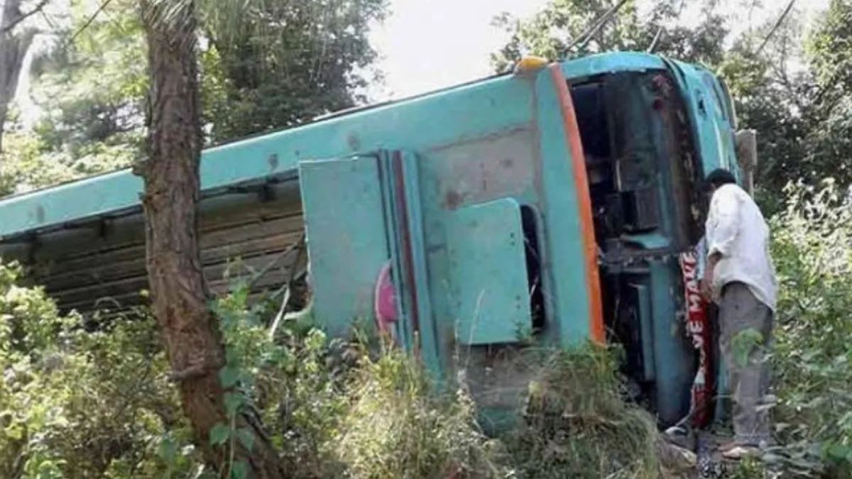 24 killed in Pakistan accident after passenger bus falls into ditch | Twitter- India TV Hindi