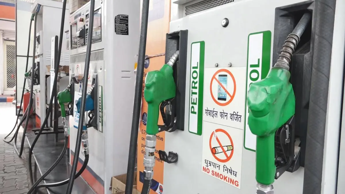 Petrol, diesel become cheaper in Delhi than UP- India TV Paisa