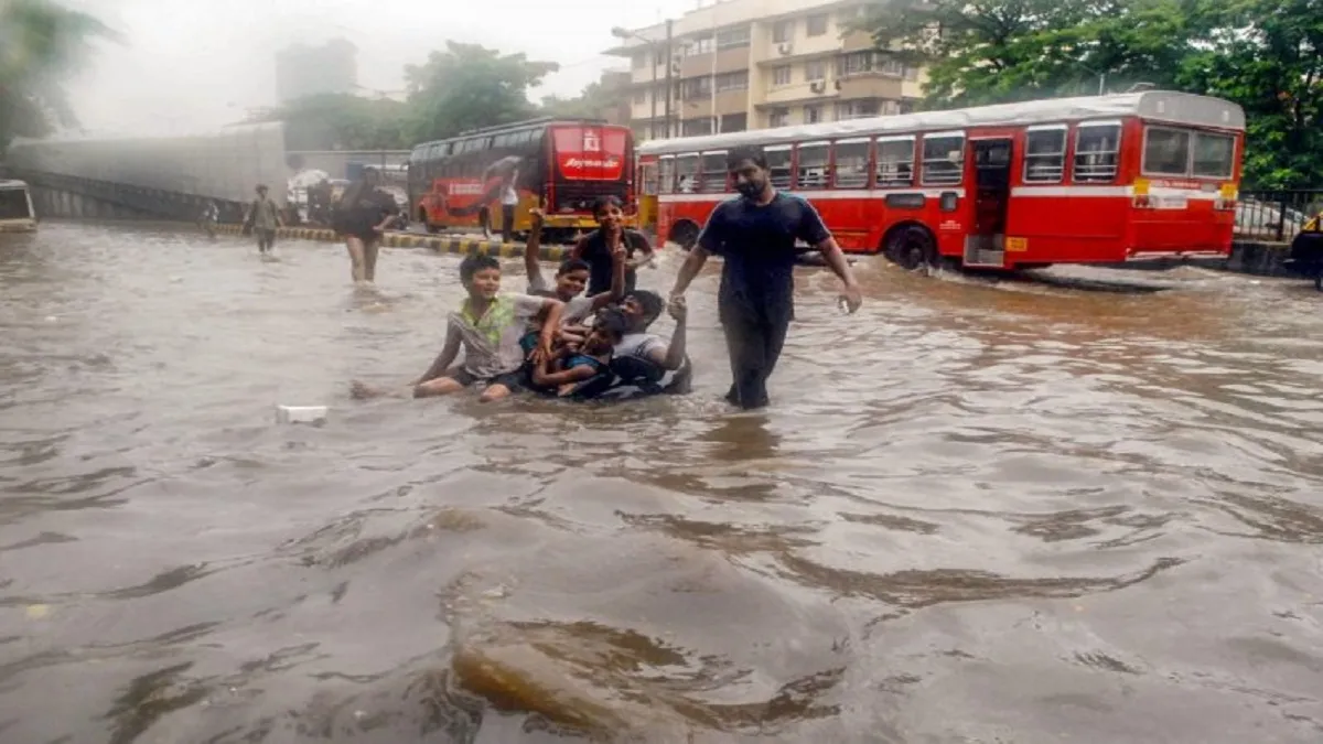 Heavy rainfall and waterlogged in Mumbai- India TV Hindi
