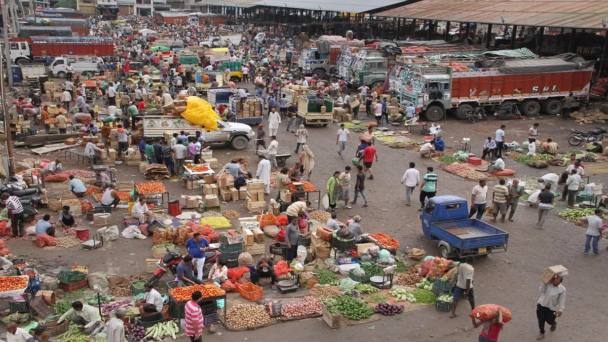 People buy vegetables in wholesale market in Jammu.- India TV Hindi