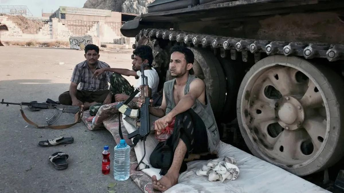 Members of a militia group loyal to Yemen's President Abed Rabbo Mansour Hadi- India TV Hindi