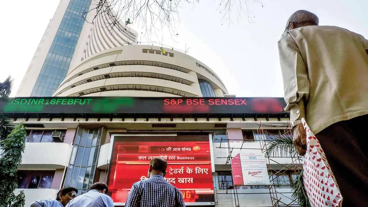 Sensex down 189 pts, Nifty below 11,000- India TV Paisa