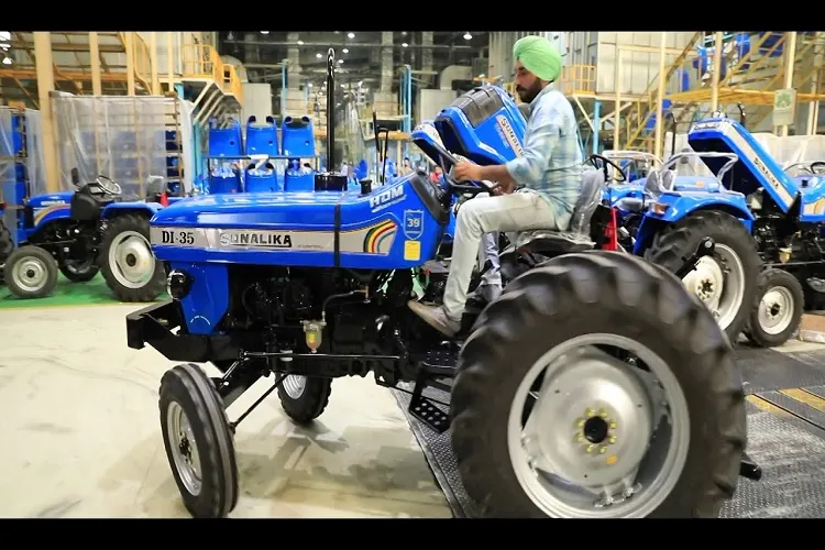 CSIR-CMERI making e-tractor। representative image- India TV Paisa