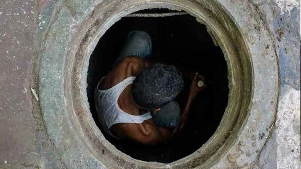 Government to help sanitation workers die of asphyxiation while cleaning Mathura sewer- India TV Hindi