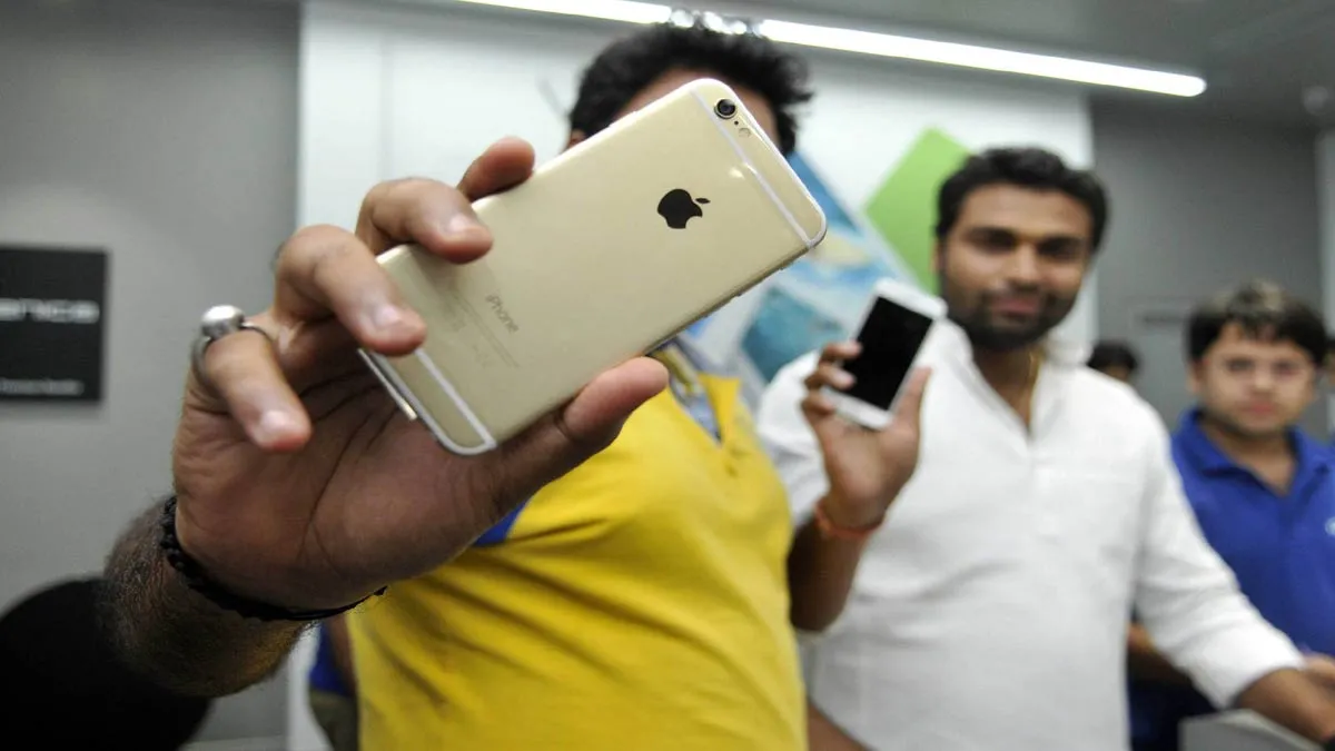 Apple iPhone SE 2 may launch in Q1 2020 at $399- India TV Paisa