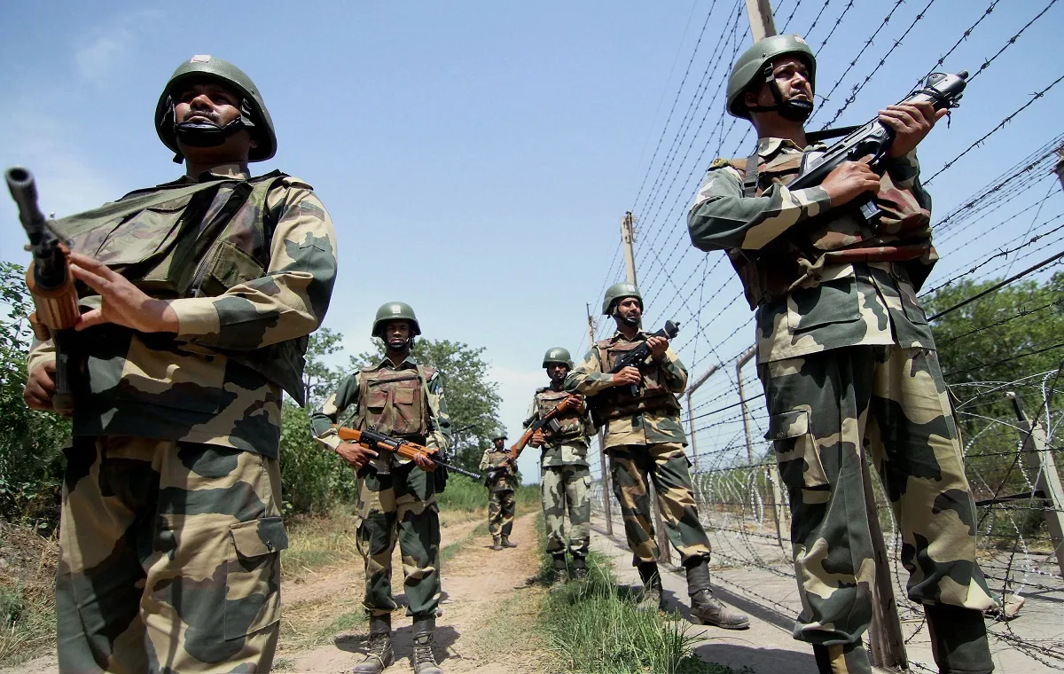 पाकिस्तान सीमा पर तैनात भारतीय सेना (प्रतीकात्मक फोटो)- India TV Hindi